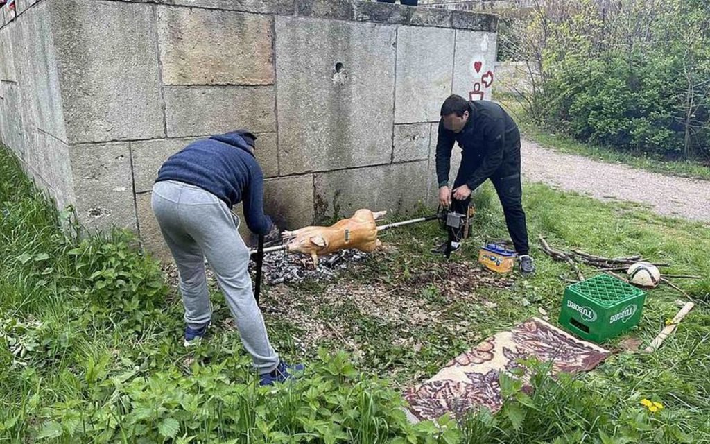 spomenik-prase-sfera-medija