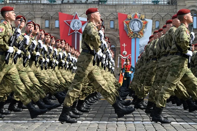 vojne-parade-moskvi-sfera-medija