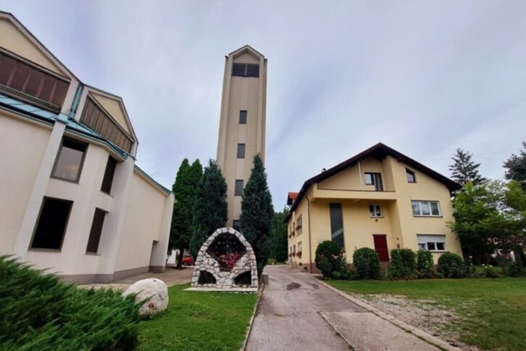 kakanj-svestenik-noz